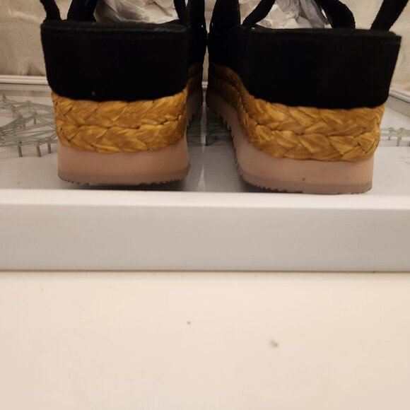 UGG Aubrey Ankle Strap Platform Sandal, Size 9. NIB. - Picture 7 of 10